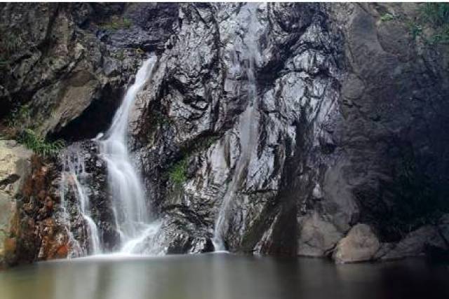 在桐城 有一种绵延逶迤,叫 龙眠山 在桐城 有一种碧波荡漾,叫 颂嘉湖