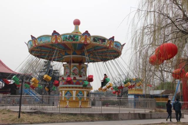 罗庄盛能游乐园 关键词: 水上乐园 游乐场 地 点: 临沂市罗庄区电厂