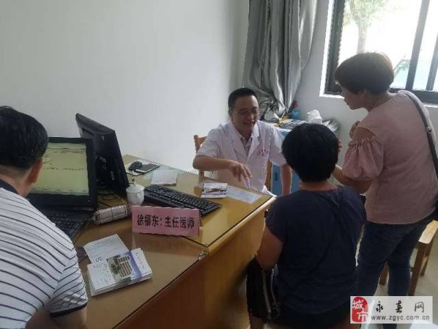 泉州市中医药学会专家到永春县中医院义诊,广受群众欢迎与好评!