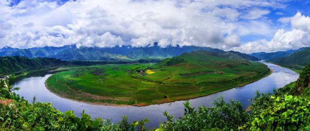 集安市气候宜人,四季分明,风景秀丽,素有"东北小江南"之称.