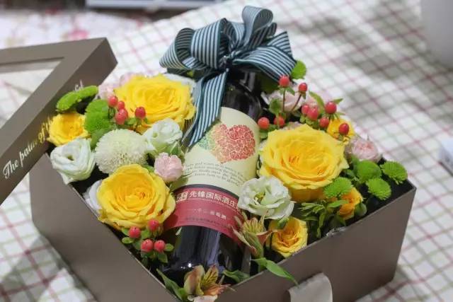 丨独家定制——【红酒 鲜花】礼盒,带她喝花酒去!