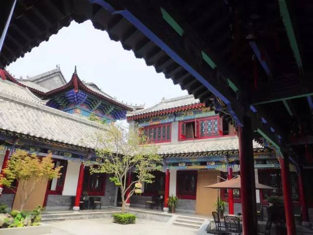 洛城之东有一片四合院建筑群,河洛古城展现了建筑之美