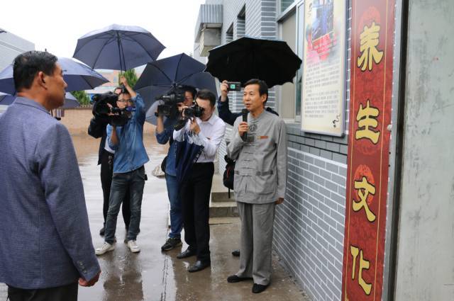 国家级黄酒酿酒大师潘兴祥,浙江省职业技术学院黄酒分院院长胡普信