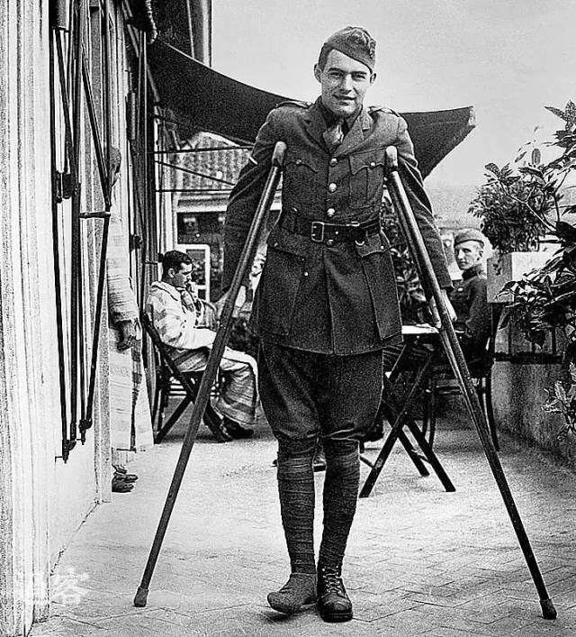 海明威曾参与第一次世界大战,并被授予银制勇敢勋章
