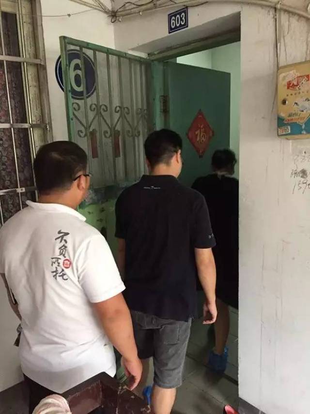 18批房产中介排队看房杭州83岁王奶奶自己估了个价想卖房没想到这么