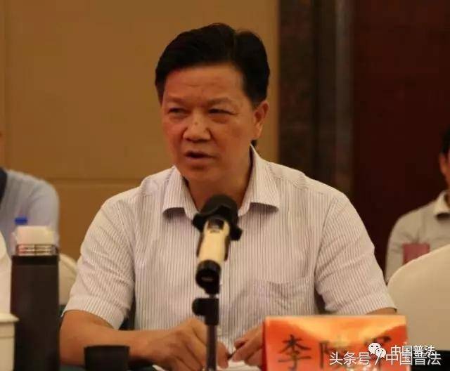 福建省司法厅副厅长 李陵军 一是落实"谁执法谁普法"的普法责任制