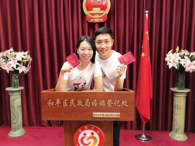 李晓霞领结婚证,刘国梁隔空送祝福,同时大爆其