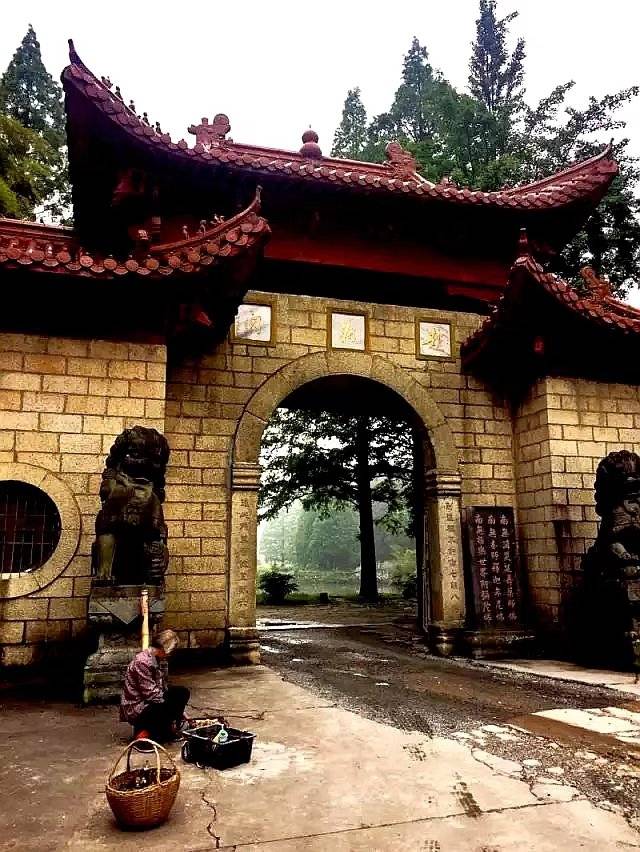 江西有座云居山,山上有座真如禅寺