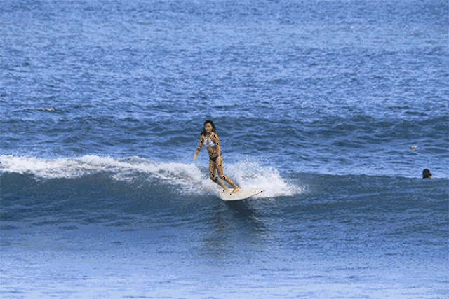 【航海之星】冲浪女神的完美身材和她的勇气