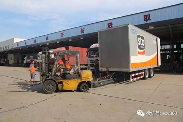 与上汽红岩中置轴货运列车共度的1314公里|卡