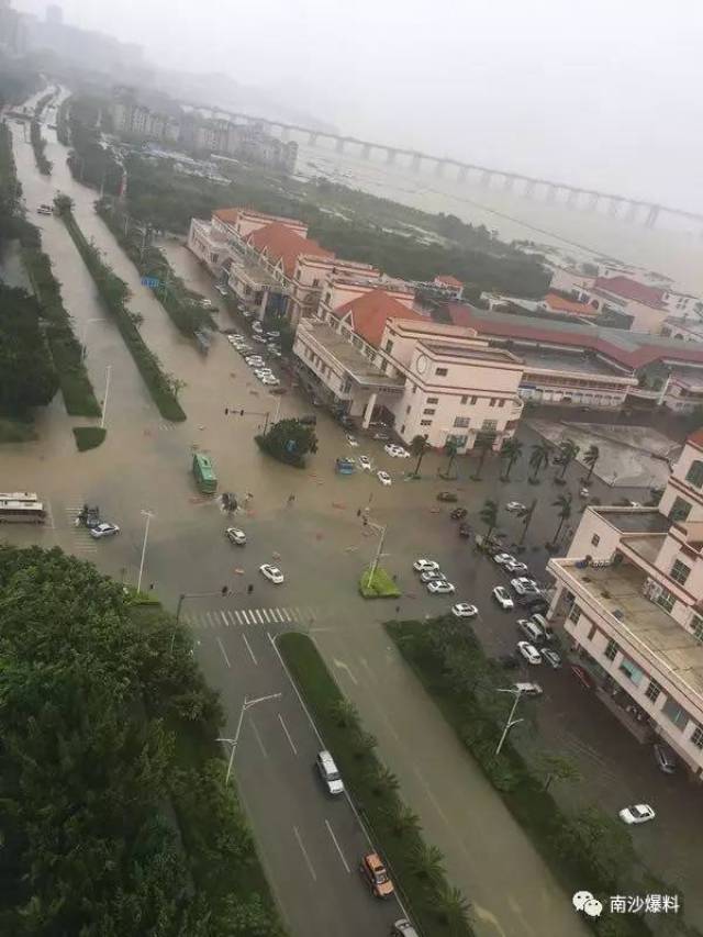 南沙港前大道发大水.