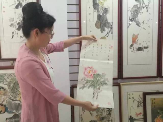 16号郭新雨,68*34,有合影,100元起拍,每手加价20元或整数倍.
