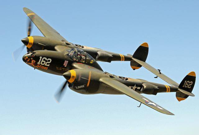 二战战机 之 美国p-38"闪电"战斗机