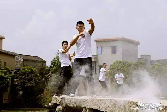 鹤派狮艺与古劳咏春在水乡最美水龙石板桥相遇