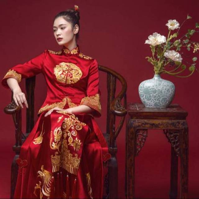 明星结婚时都会穿的中式礼服,到底该怎么选?
