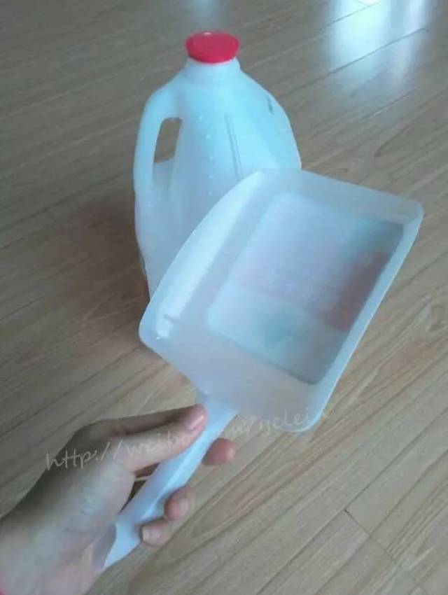 洗衣液或者壶装矿泉水的瓶子