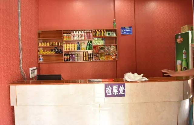镇雄县城首家色情"摸摸舞厅"被端,警方一举抓获多名涉黄人员!