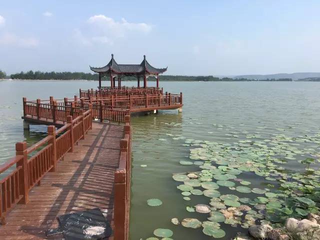 景区门票:30元 ★交通路线:自驾:运城→运宝高速--圣天湖景区出口