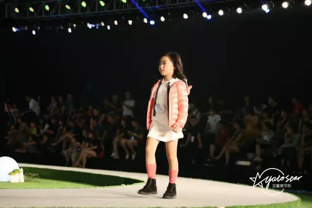 模特大赛总决赛完整 85657b80ecd8416ca232a125d649ad16.jpeg