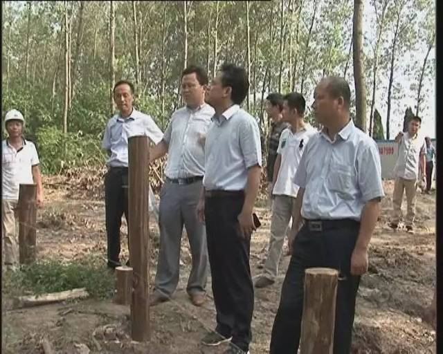 夏群山,周晓飞调研"口袋公园"建设项目