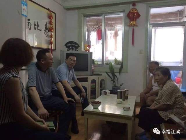 【社区动态】访民情 暖民心 京口区副区长顾明华走进社区开展"大走访"