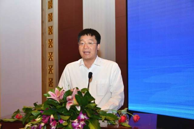 赣州市副市长高世文主持推介会.
