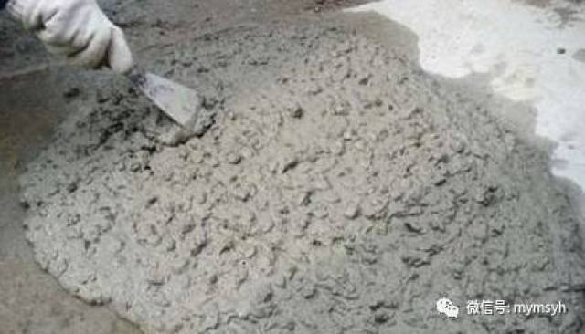铺设找平层的砂,宜为中砂或粗砂,砂的含泥量不得大于3%,细石混凝土