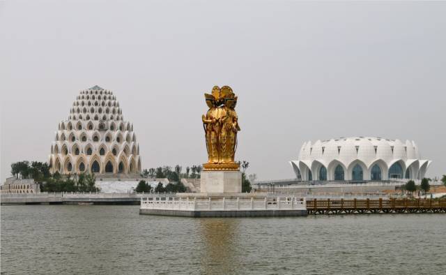 然后从乐亭县汽车站坐 乐亭到捞鱼尖的汽车,汽车直接开到三岛(菩提岛