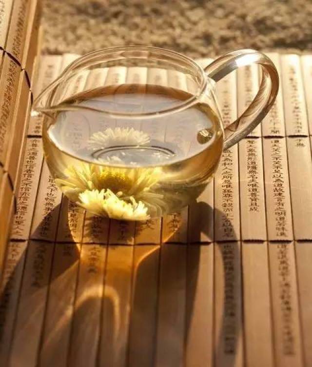 一本书,一杯茶,一个小院就是幸福