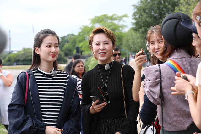 乔欣《旅途的花样》秒变"暖心乔" 搬行李分食物女子力