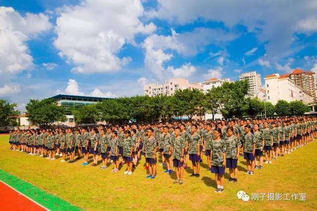 东莞市第二高级中学高一军训会操