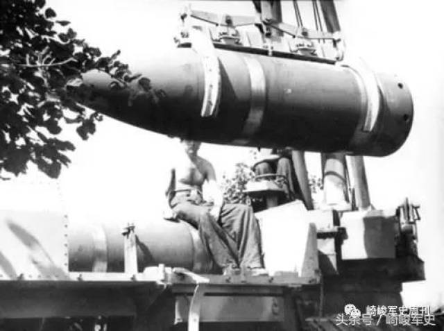 神之侍女:德军"卡尔"臼炮配属的iv号弹药运输车