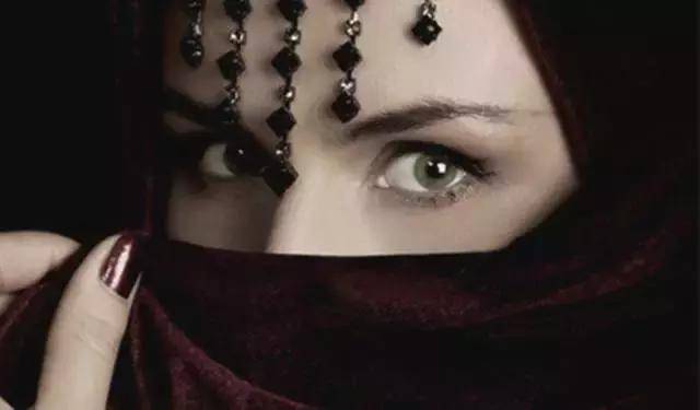 揭秘伊朗女人为何要戴头巾?