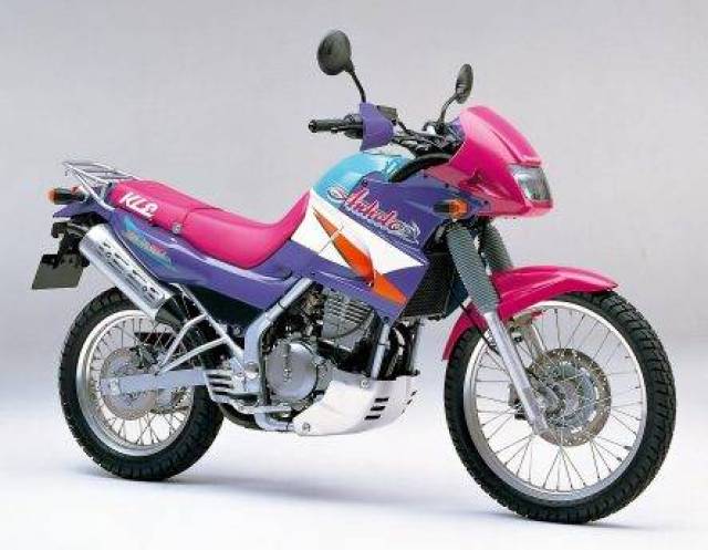 川崎小拉力kle250杀入市场,迎战dl250