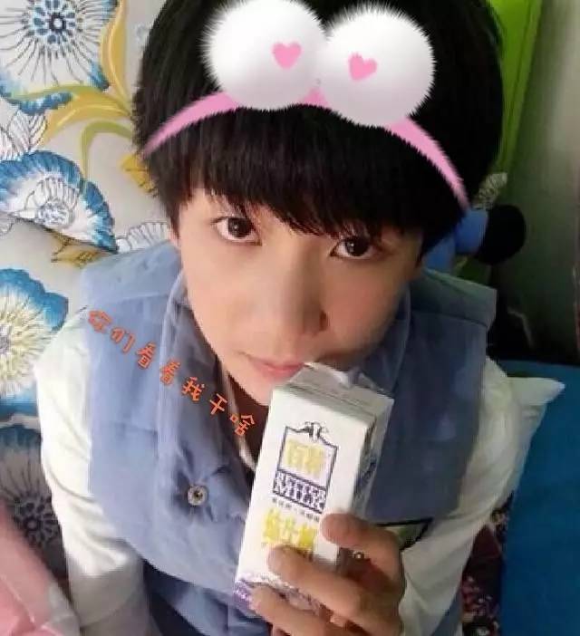 tfboys吃东西都太可爱 王源易烊千玺舔唇好撩,王俊凯好萌