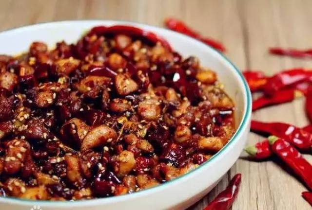 吵起来了!网友:四川人吃辣是虚的!宜宾吃辣排不