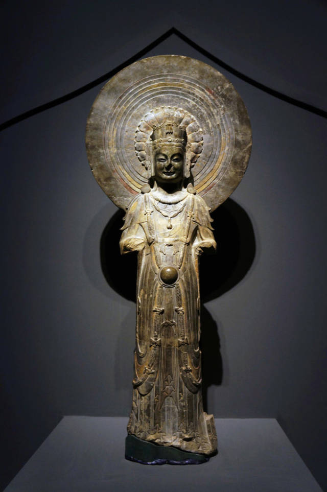 佛造像的中国化例证:"蝉冠菩萨像" 的传奇