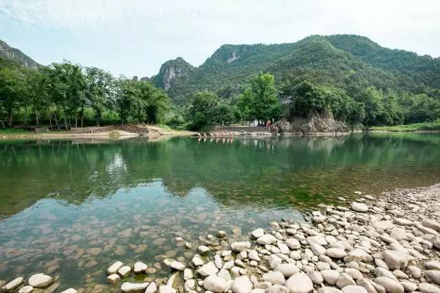 东西洞景区属国家重点风景名胜区南雁荡山的核心景区,距平阳县城昆阳
