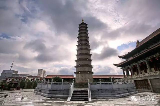 武威鸠摩罗什,已有1600年的历史,是古代著名的西域高,
