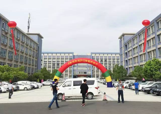【快讯】南京交通技师学院新生报到场面火爆