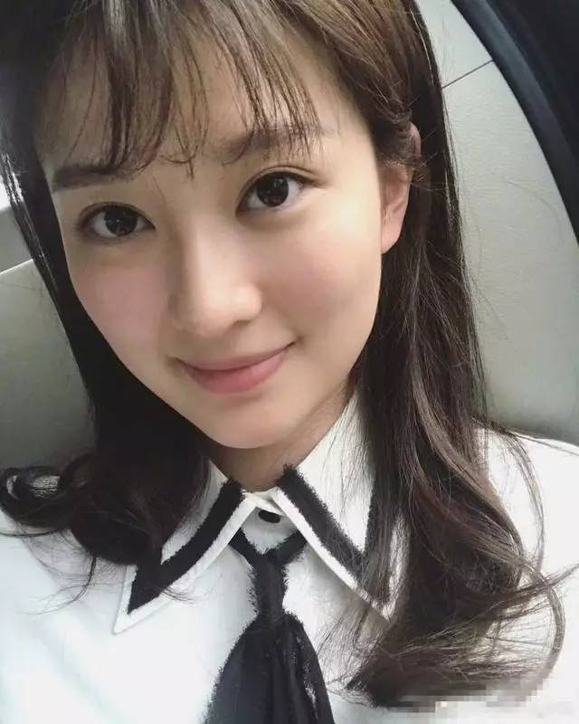 《欢乐颂》里面的关关,最近穿搭画风突变.
