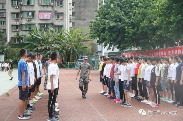 南充高中顺庆校区高2017级新生军训图片报道(一)