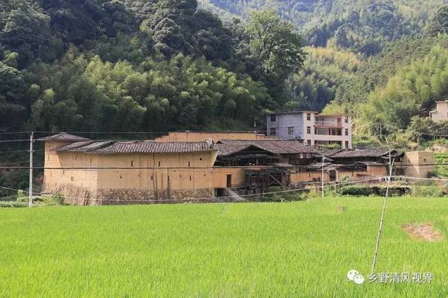 在福建省尤溪县中仙乡竹峰村,有一座叫墩兜厝的老房子.