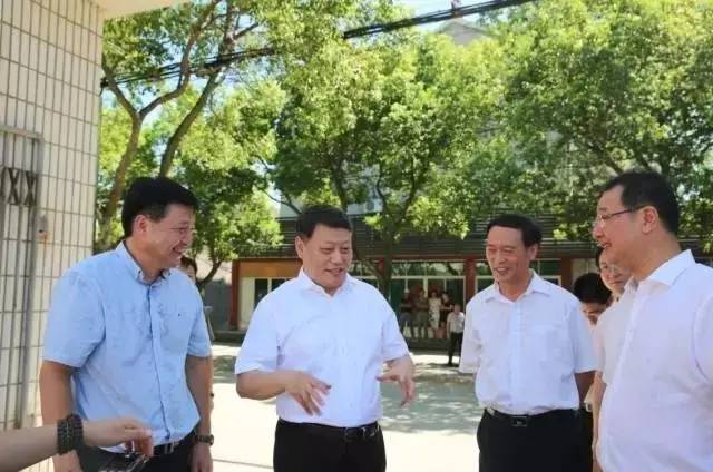 市委常委,秘书长施惠芳,副市长褚银良,县委书记叶剑鸣,墙头镇党委书记