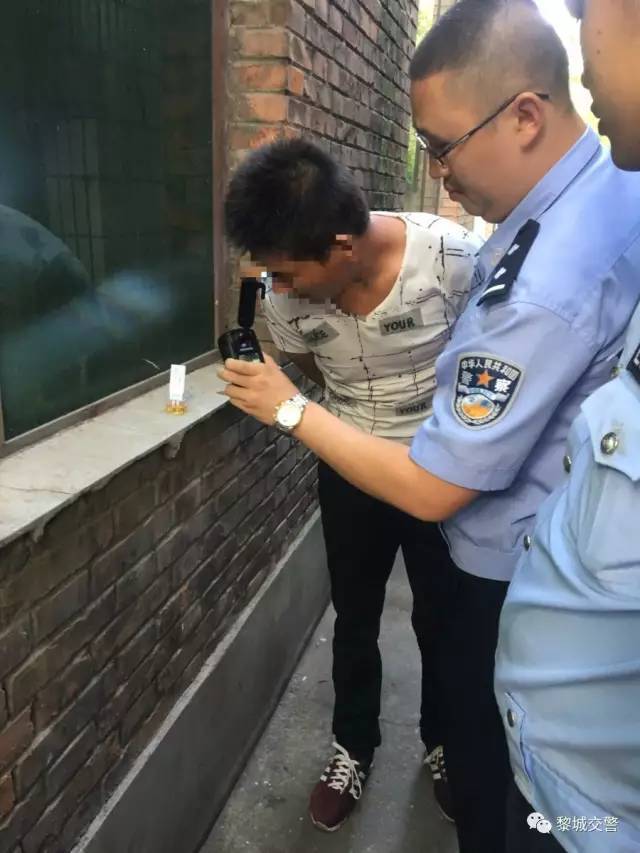 黎城县交警大队车管所在办理补证时,发现一名涉嫌吸毒人员