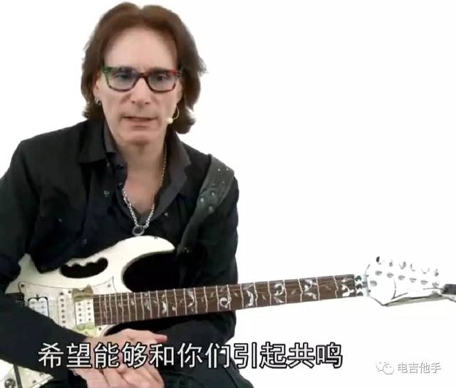教材,有了这套教材的帮助,让每一位吉他手的即兴演奏都和老乔与steve