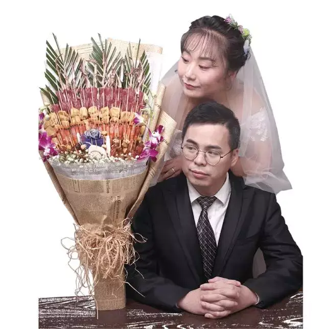 南昌第一家用烧烤做出来的花束,他送给了女朋友吃