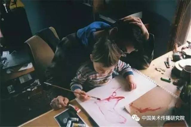 不让孩子学画画的严重后果,隔着屏幕都能听见父母的哭声.
