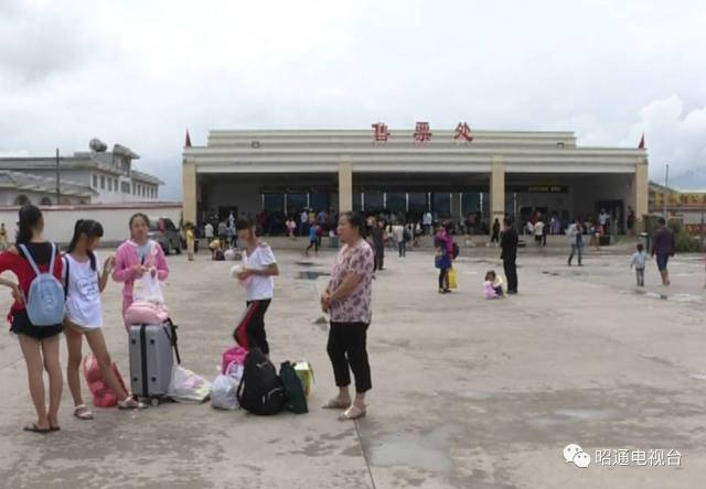 昭通火车站大量旅客滞留 多种措施保出行