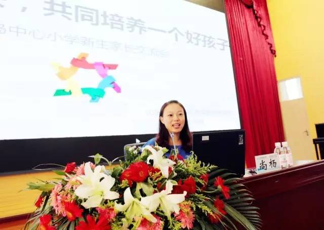 尚杨主任与新生家长进行主题交流